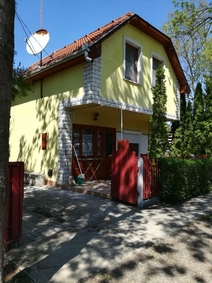 Edu Apartman Hajdúszoboszló Екстериор снимка